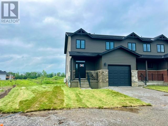 1013 DOBBIE STREET - 1