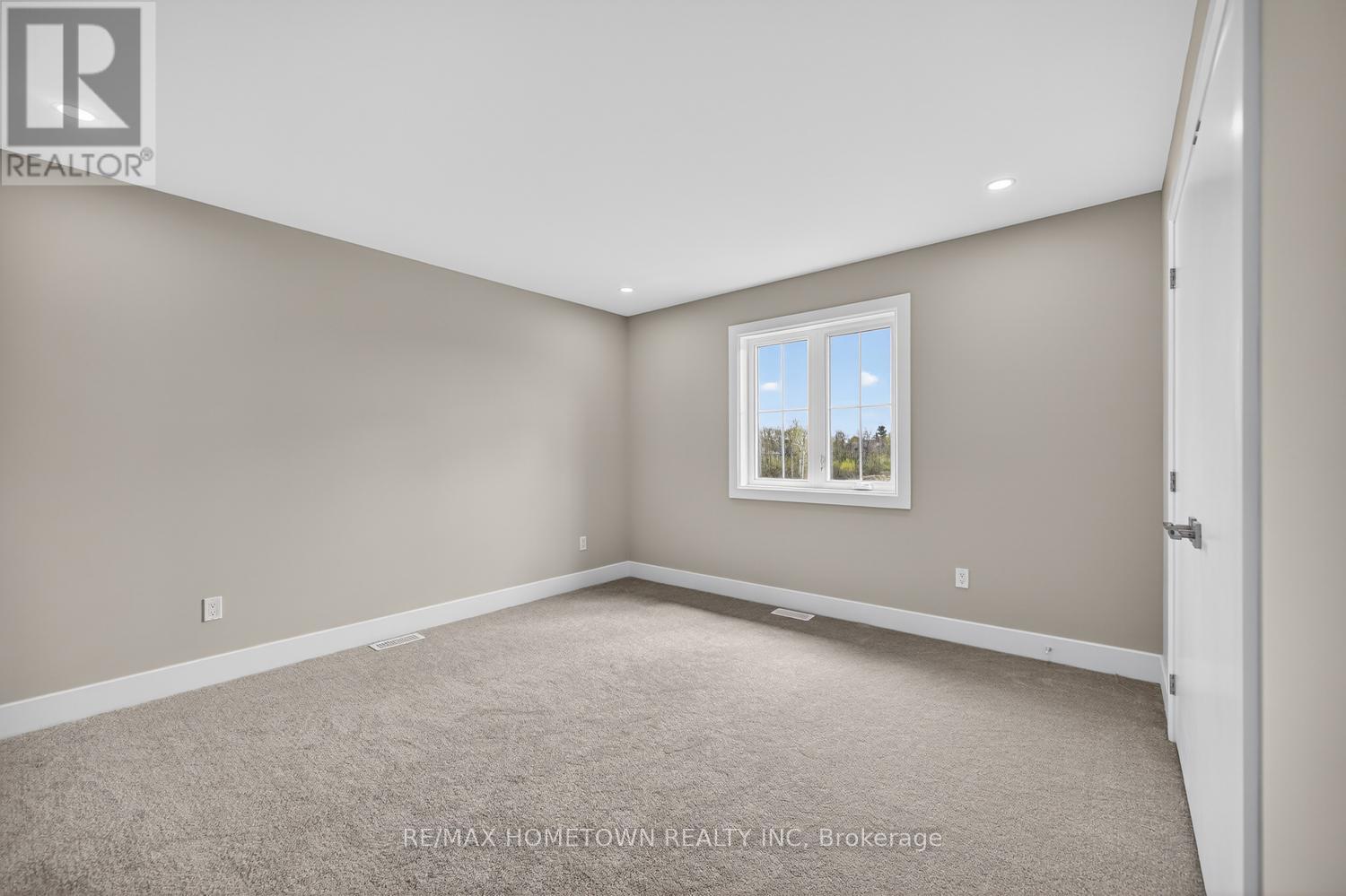 1013 DOBBIE STREET - 15