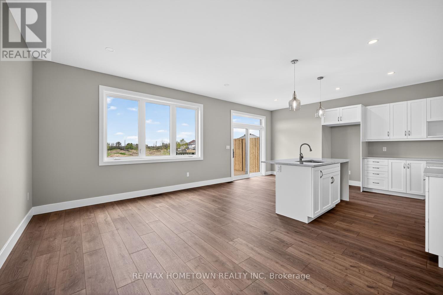 1013 DOBBIE STREET - 6