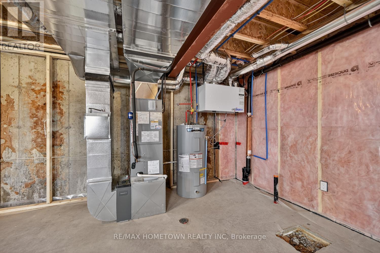 1013 DOBBIE STREET - 23
