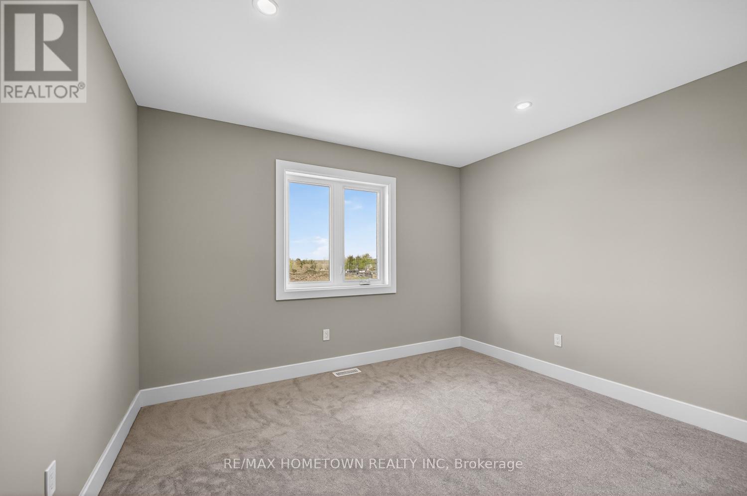 1013 DOBBIE STREET - 19