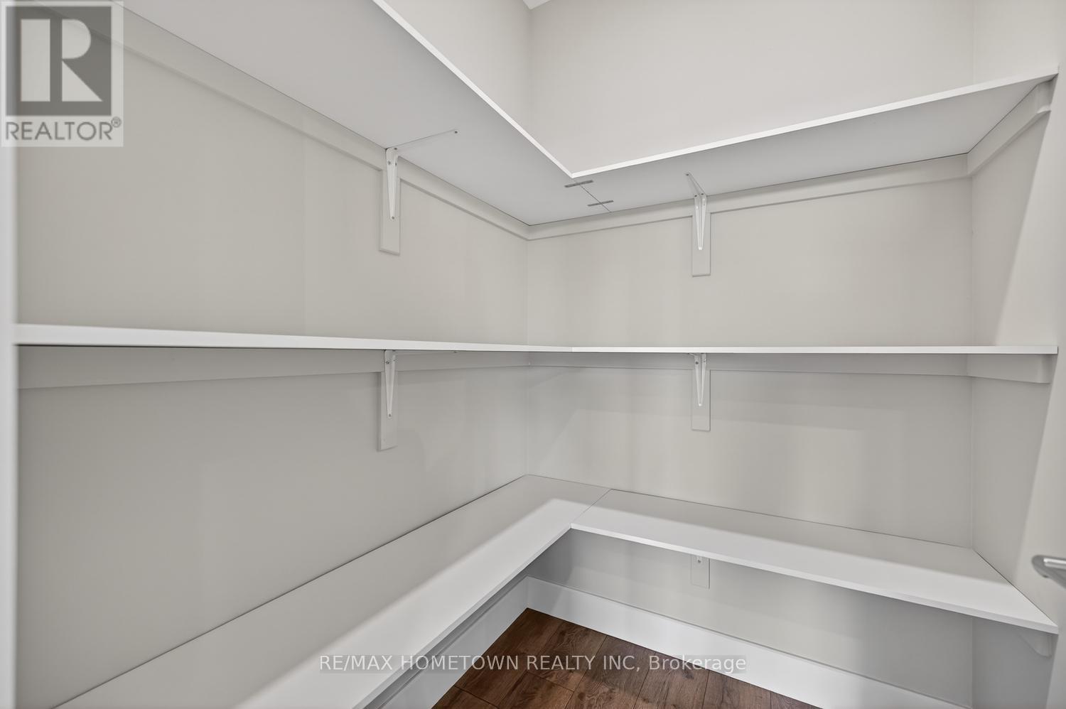 1013 DOBBIE STREET - 12