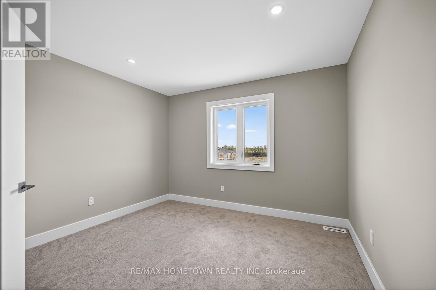 1013 DOBBIE STREET - 21
