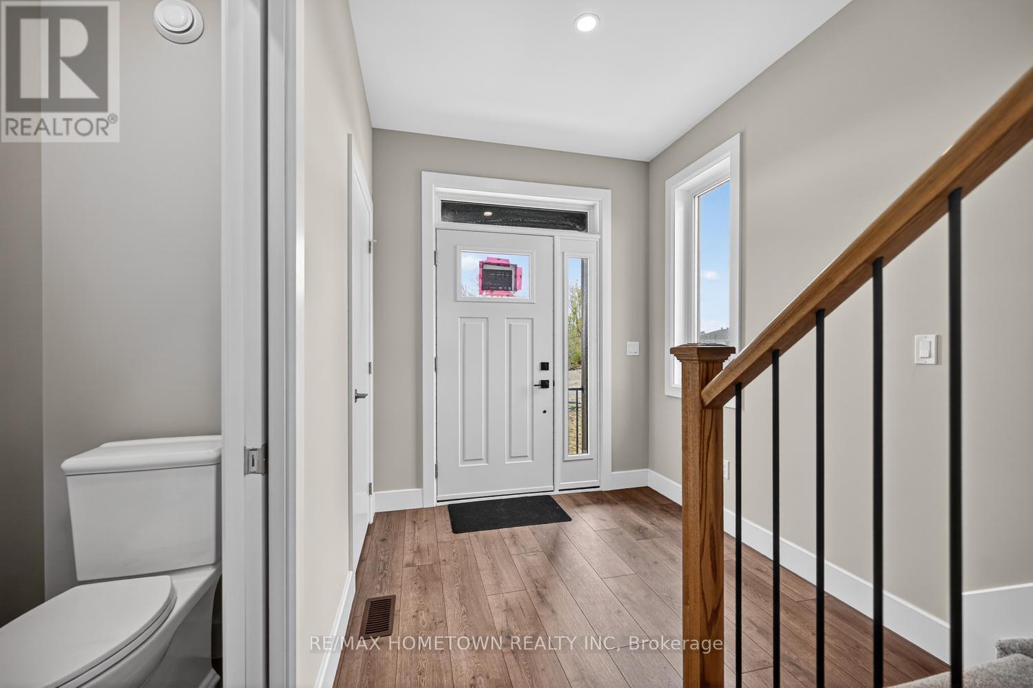 1013 DOBBIE STREET - 4