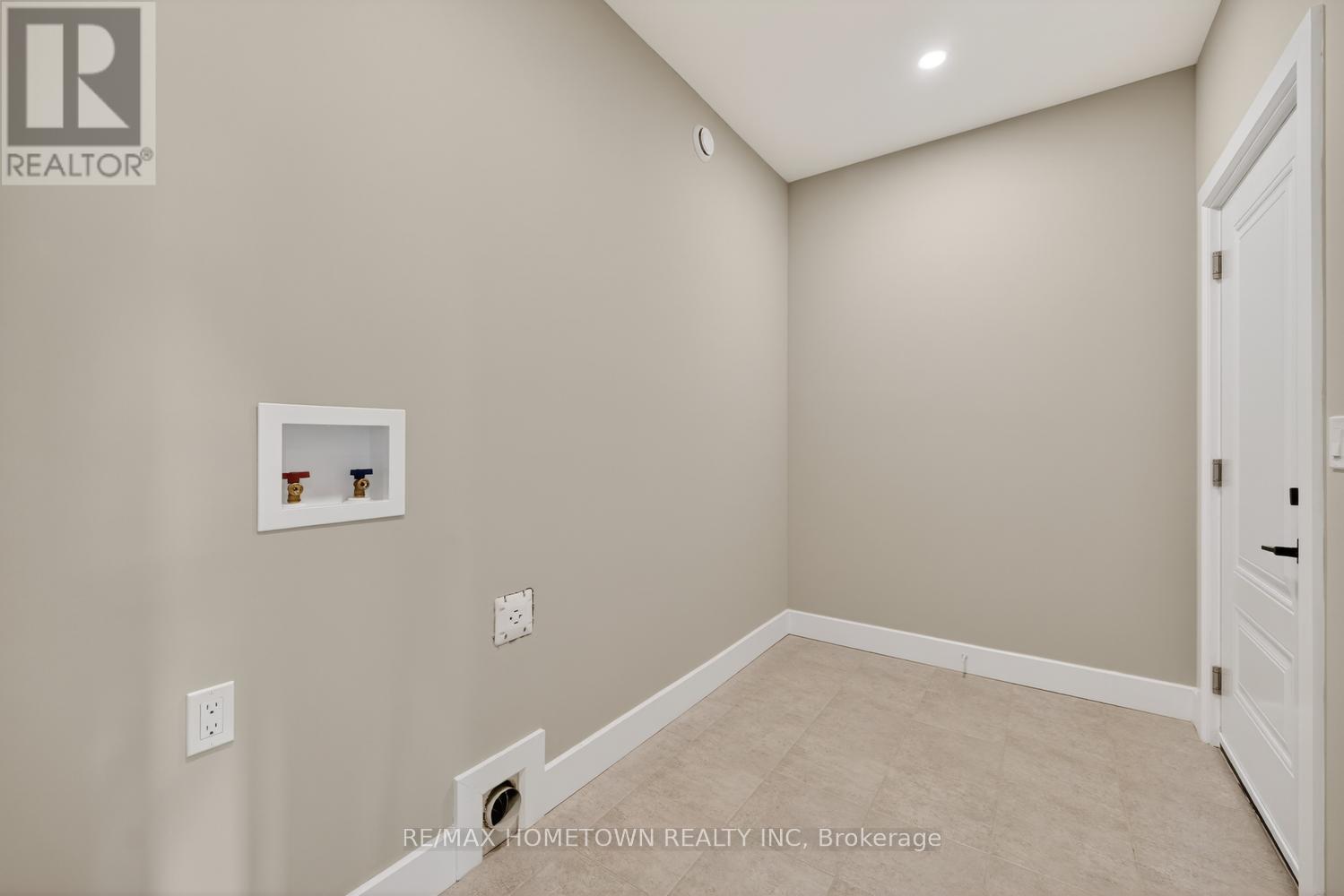 1013 DOBBIE STREET - 5