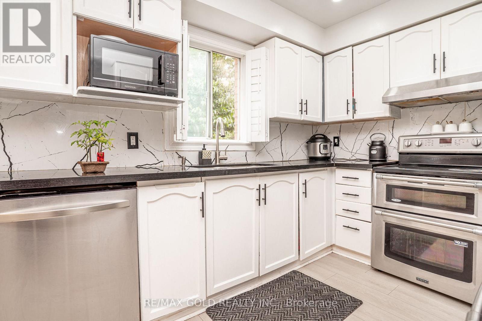 31 COLLEYVILLE STREET - 12