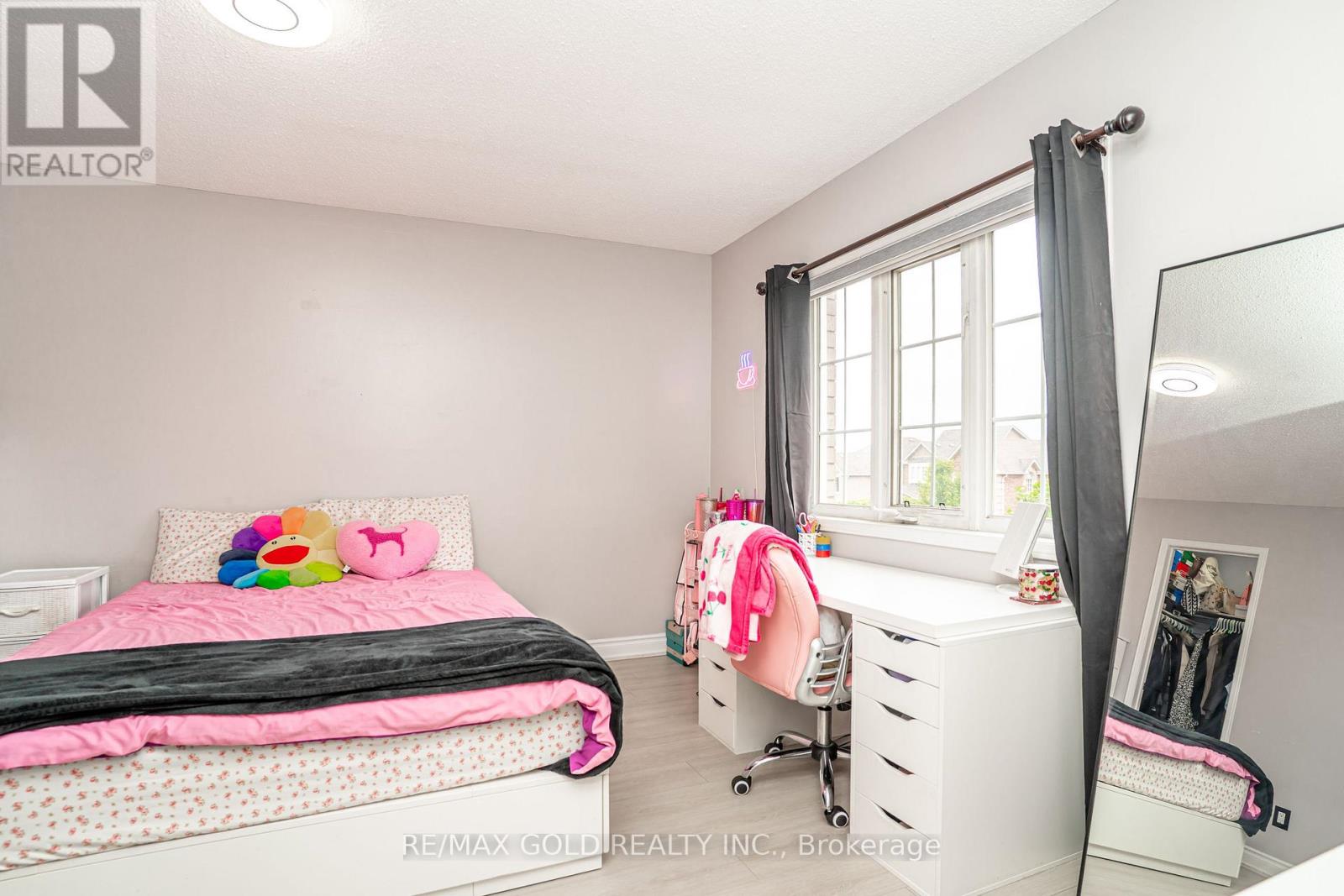 31 COLLEYVILLE STREET - 27
