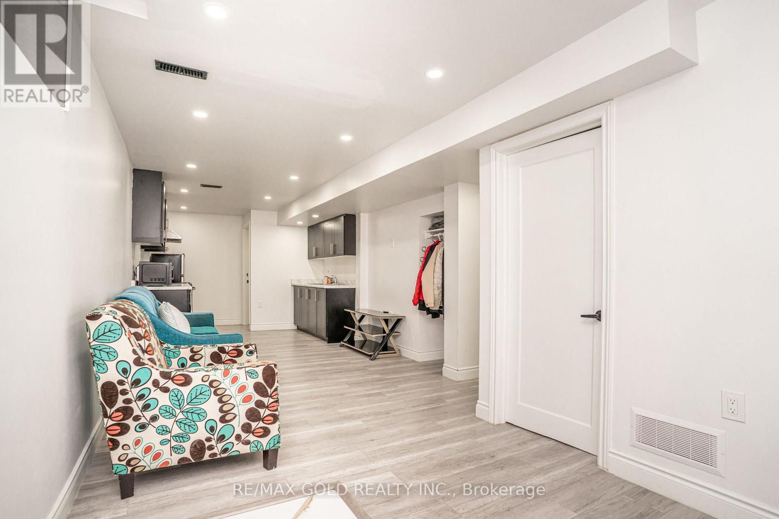 31 COLLEYVILLE STREET - 33