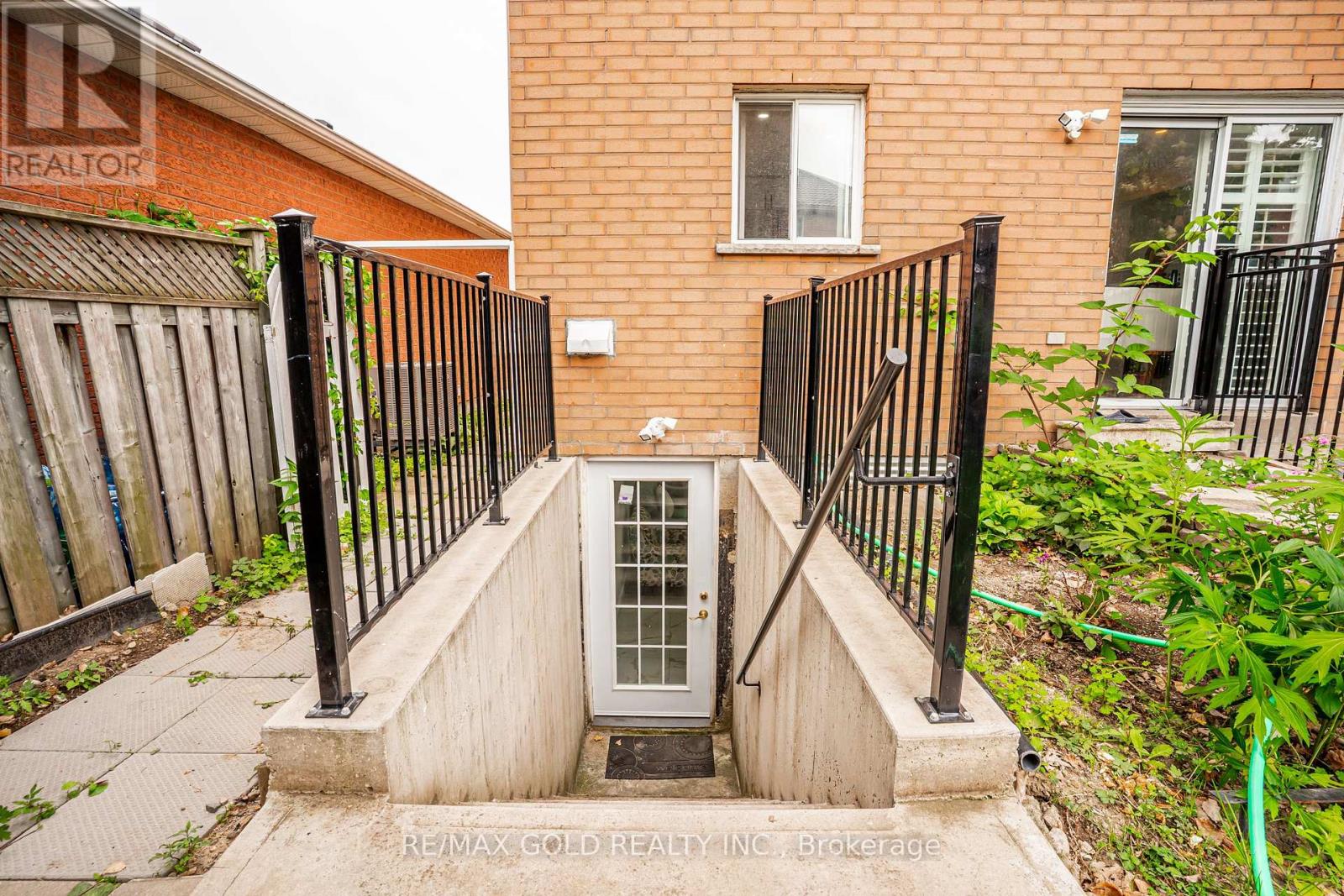 31 COLLEYVILLE STREET - 40
