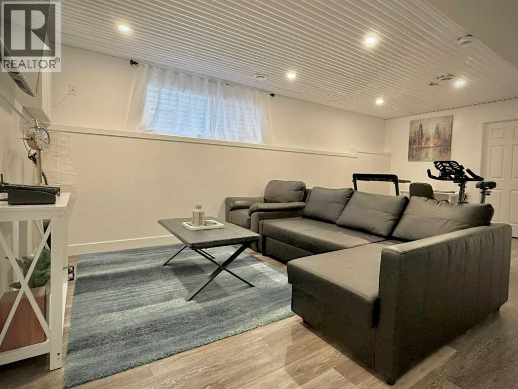 8408 101 Avenue — photo 29