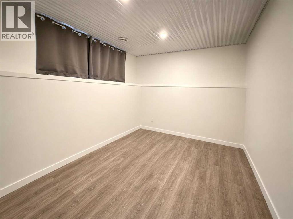 8408 101 Avenue — photo 32