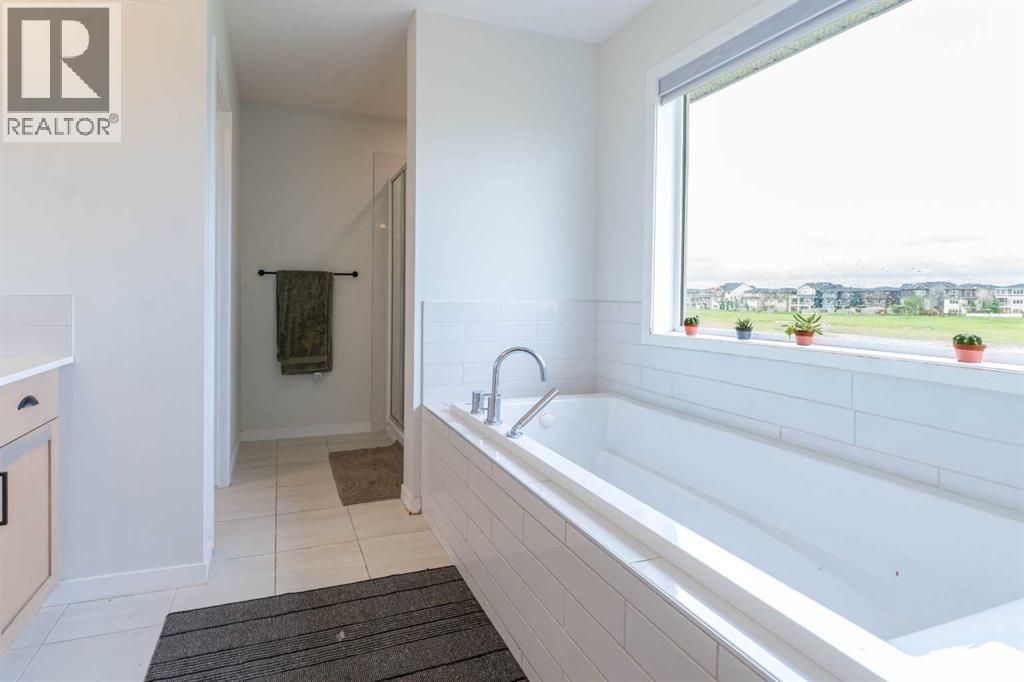 915 Corner Meadows Way NE - 24