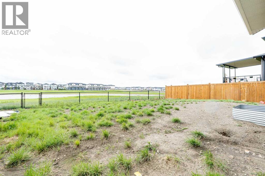 915 Corner Meadows Way NE - 31