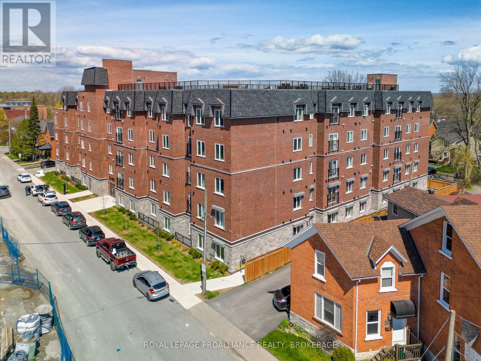 #502 501 FRONTENAC STREET - 1