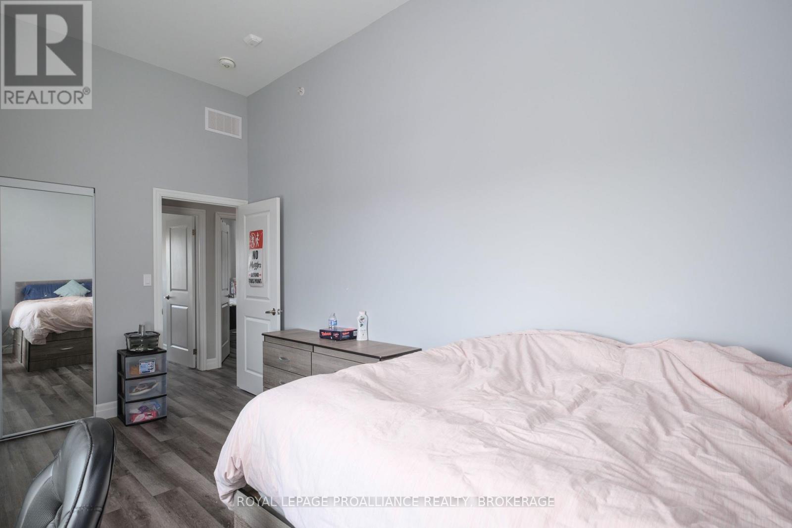 #502 501 FRONTENAC STREET - 15