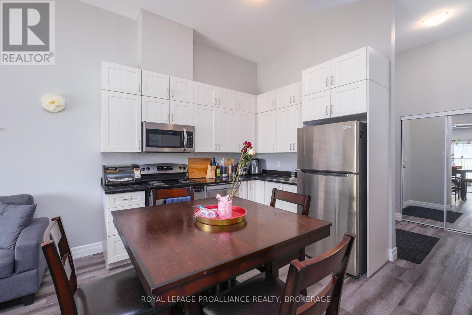 #502 501 FRONTENAC STREET - 6