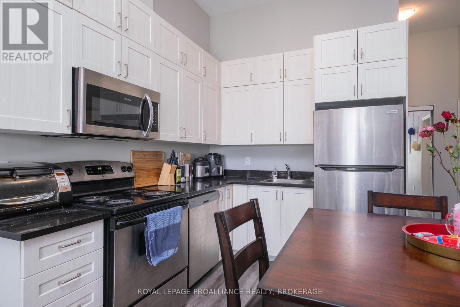 #502 501 FRONTENAC STREET - 9