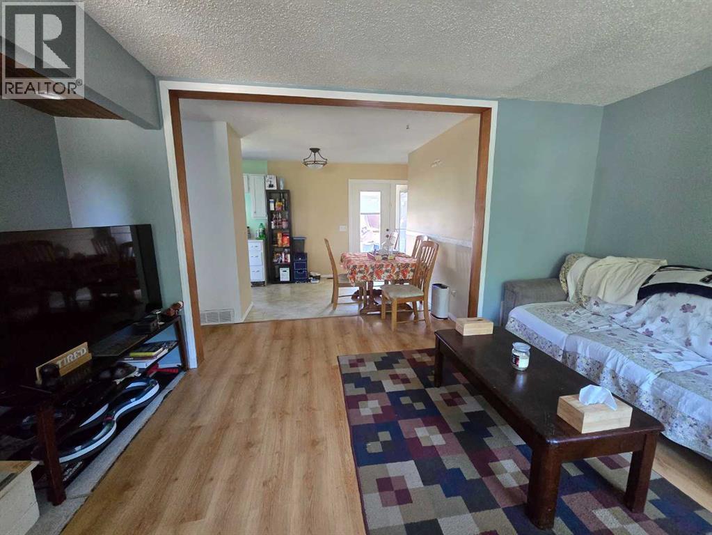 1121 56 Street — photo 8