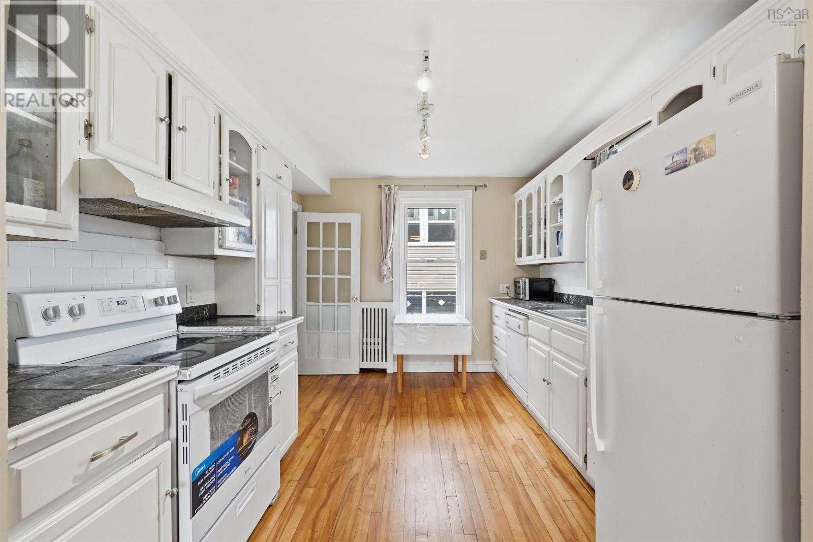 Property 3 of 49 of 7091/7093 Bayers Road