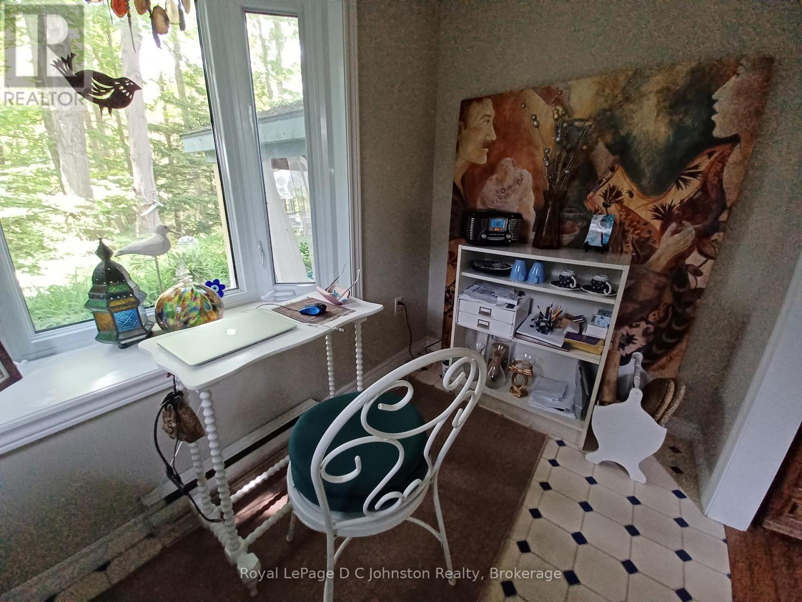 #UNIT 123 383 MCNABB STREET - 13