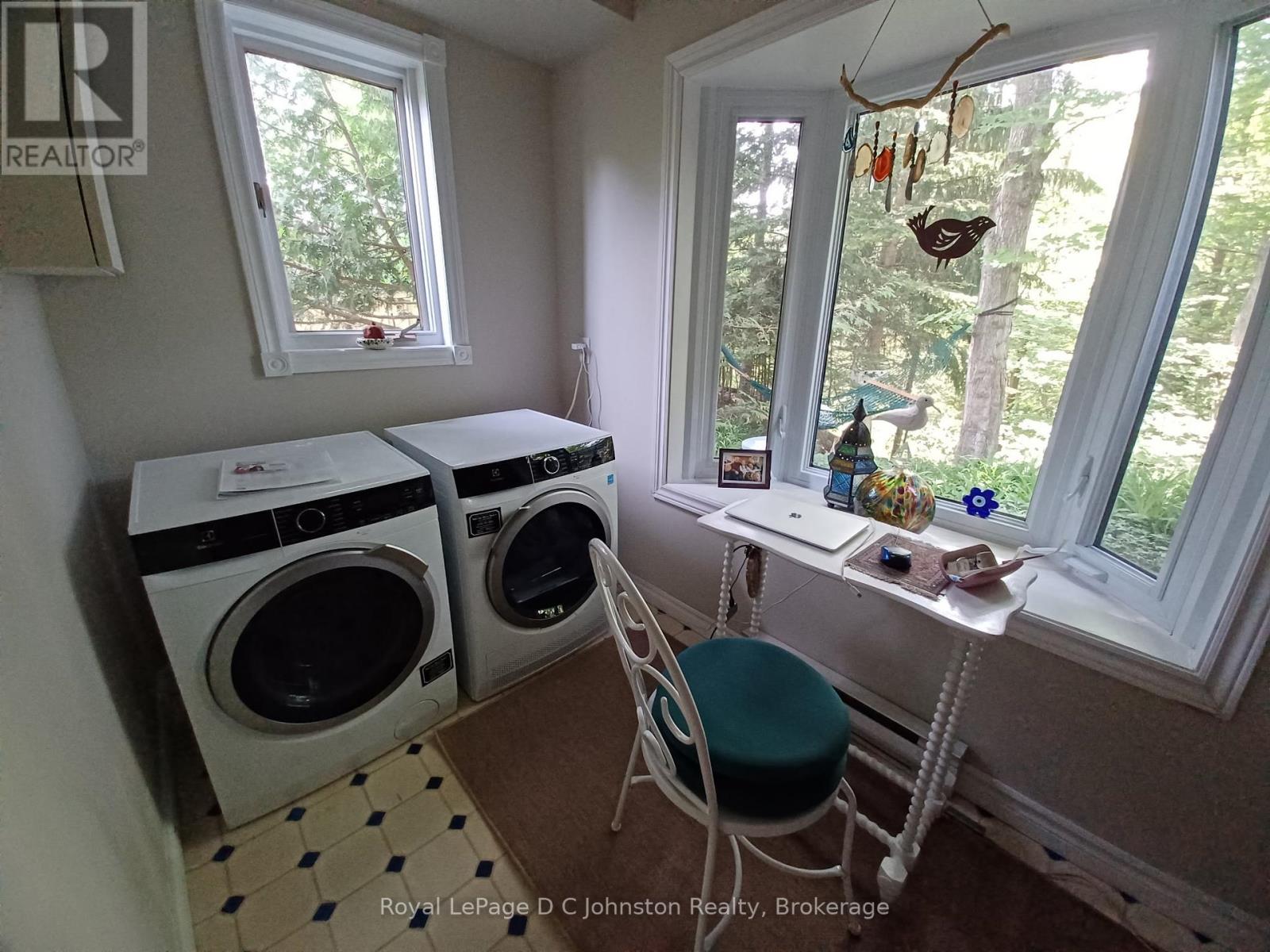 #UNIT 123 383 MCNABB STREET - 12
