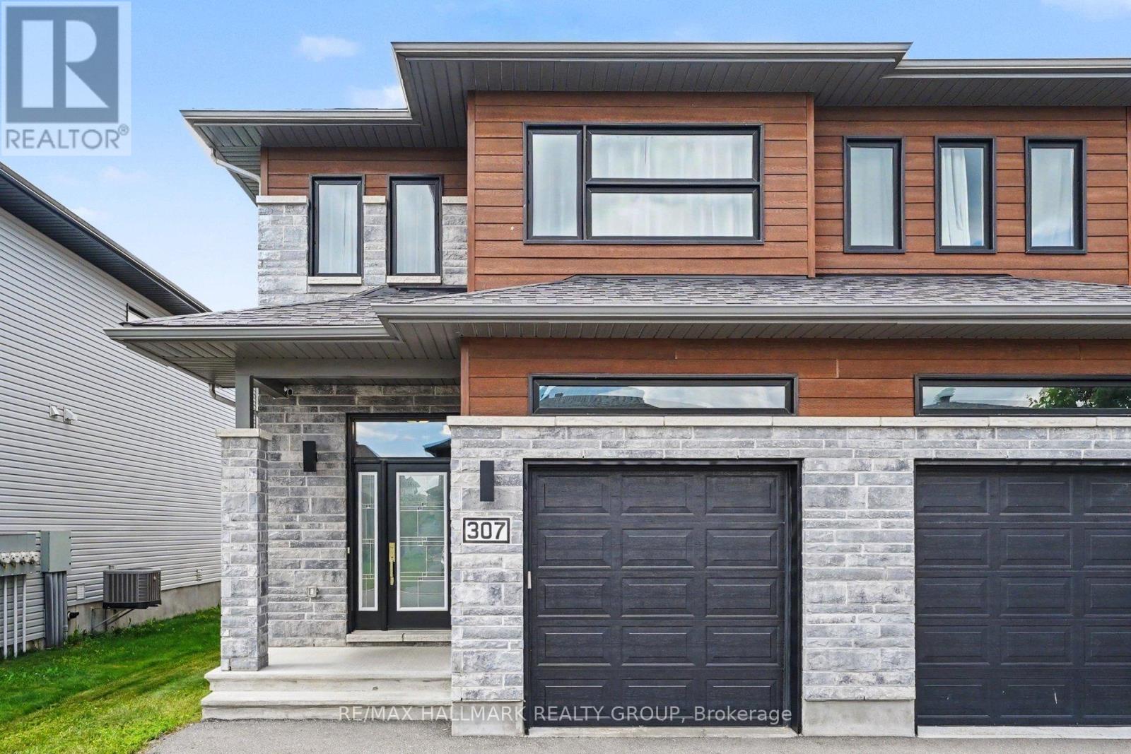 Attached garage, Stone on Front