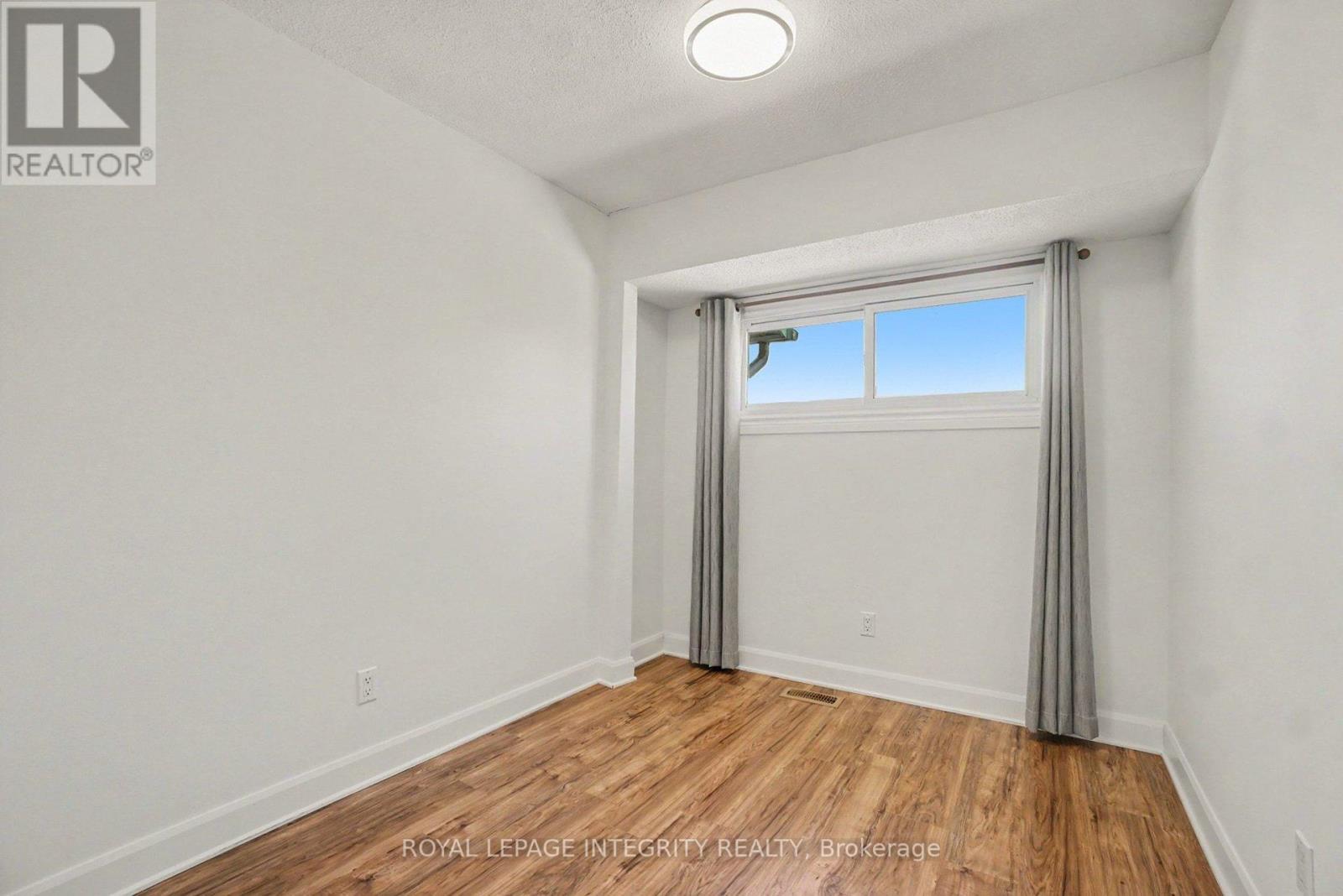 #2 1507 BALLARD COURT - 23