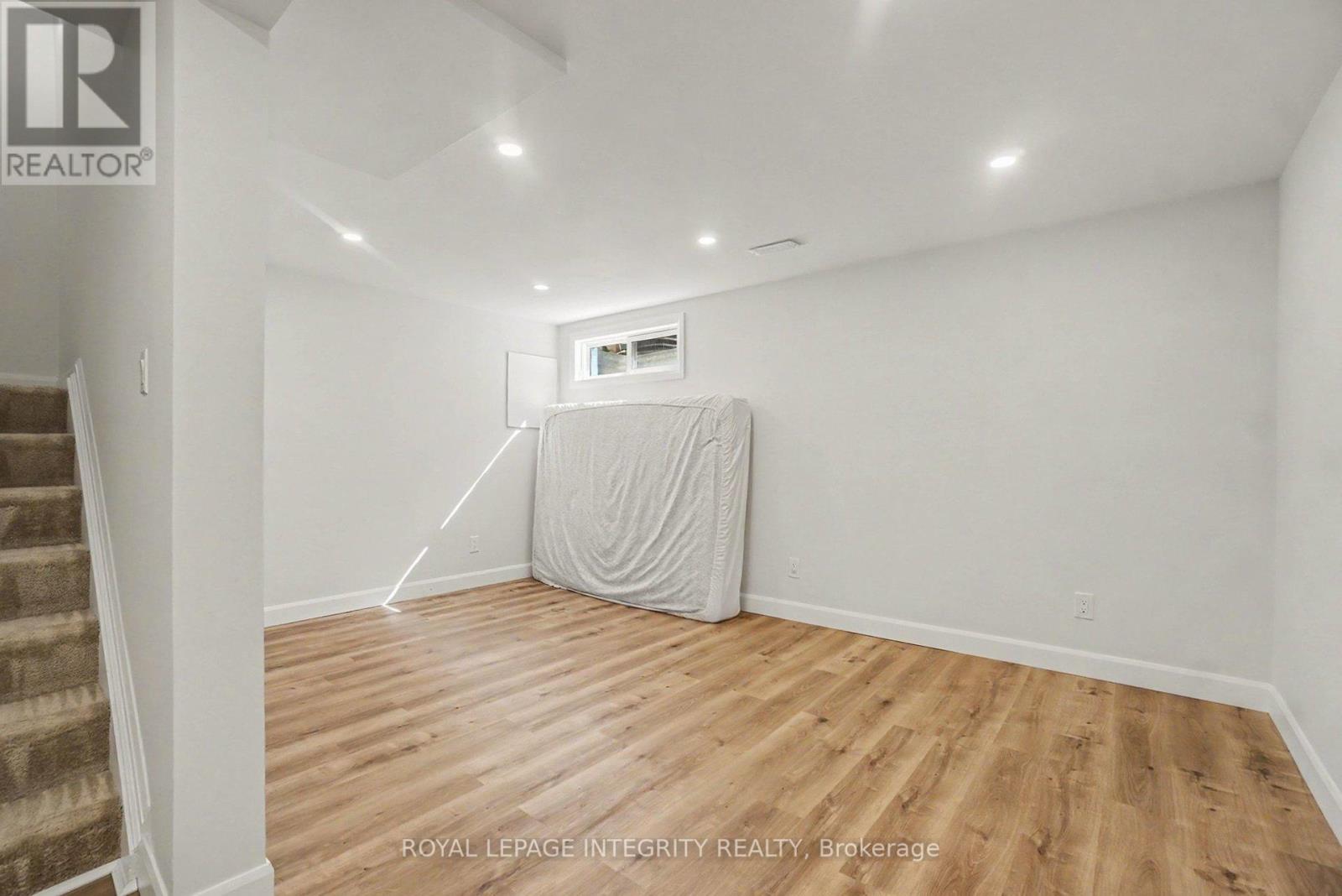 #2 1507 BALLARD COURT - 26