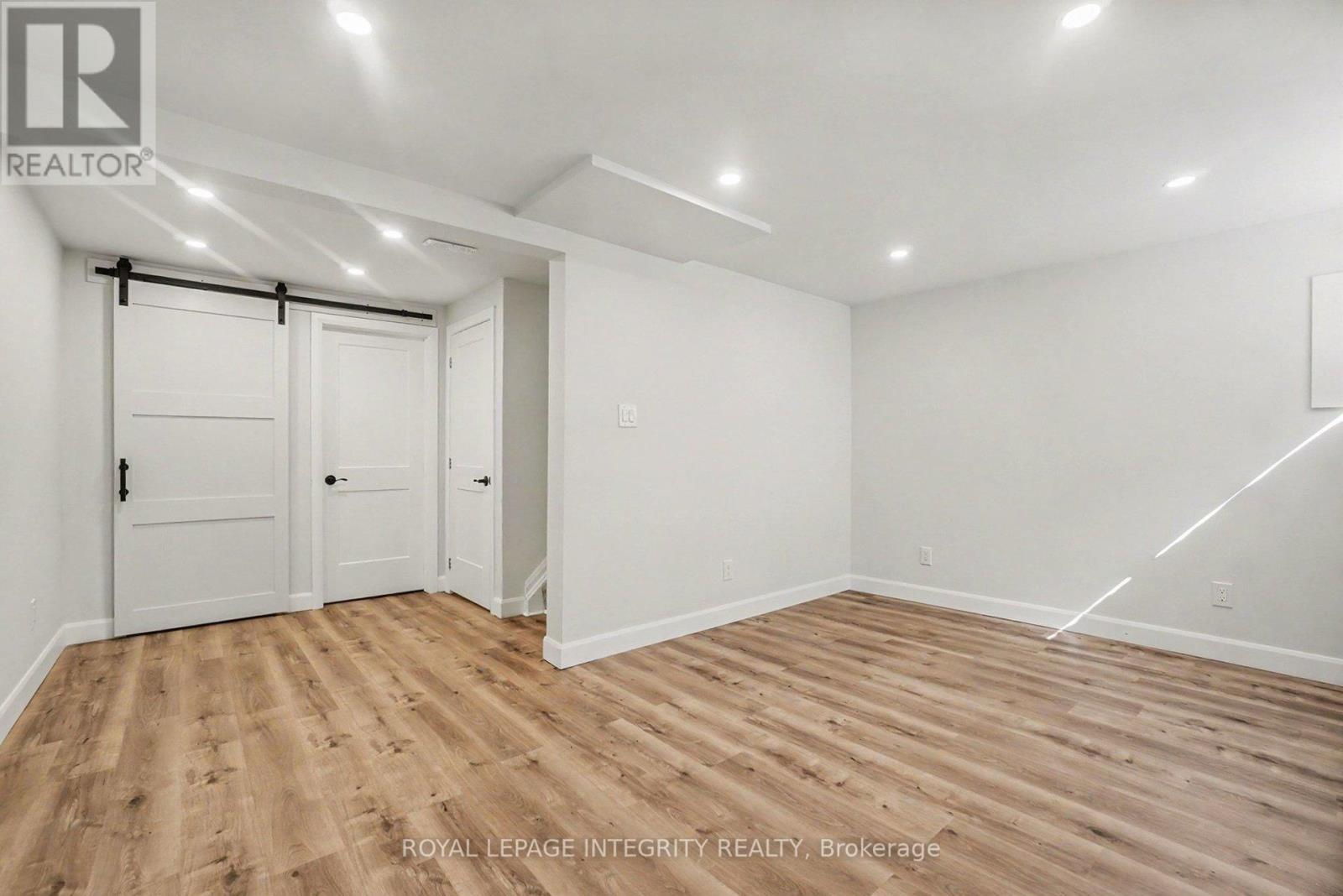 #2 1507 BALLARD COURT - 27