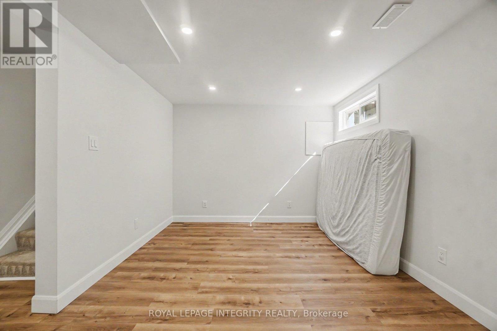#2 1507 BALLARD COURT - 28