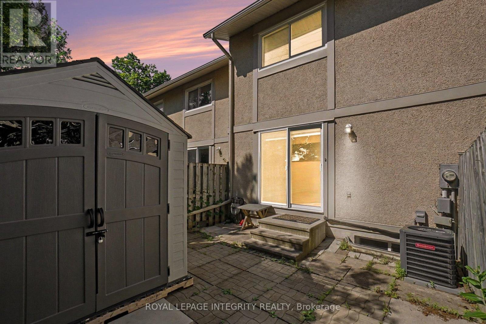 #2 1507 BALLARD COURT - 31