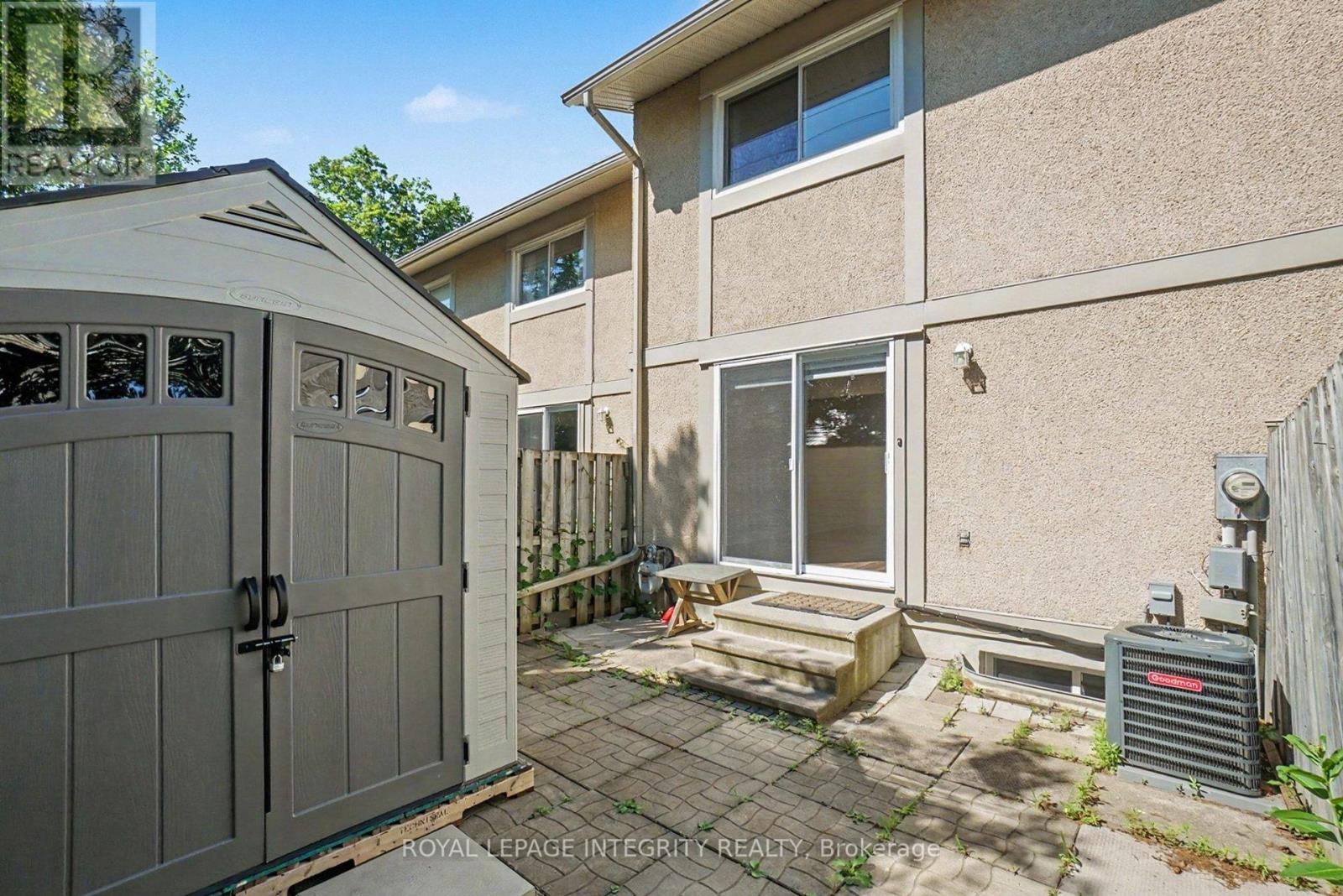 #2 1507 BALLARD COURT - 32