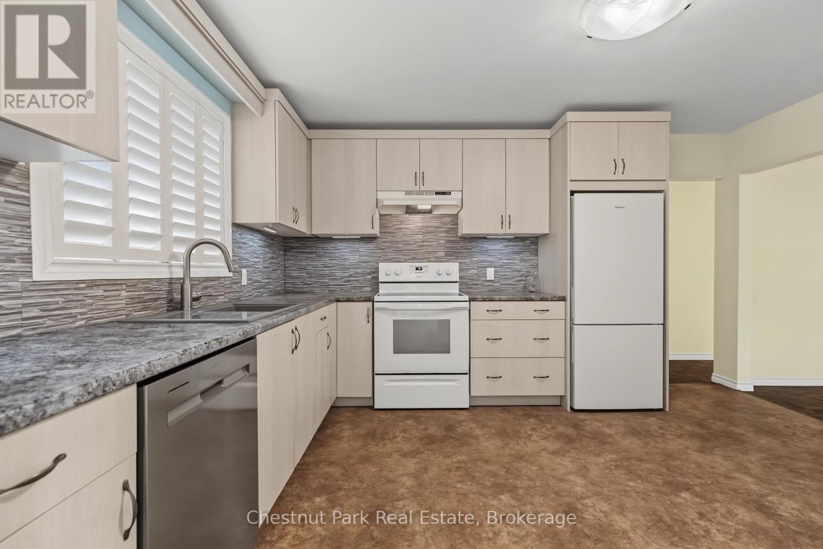 280 8TH AVENUE E - 15