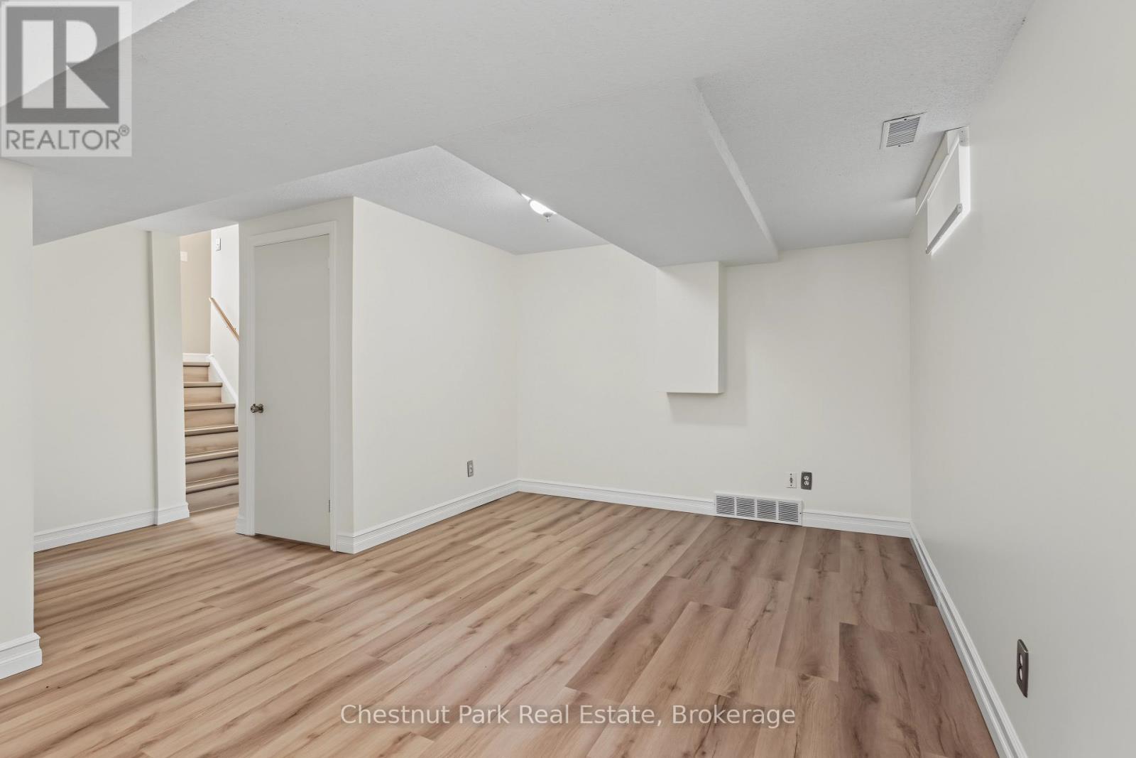280 8TH AVENUE E - 27