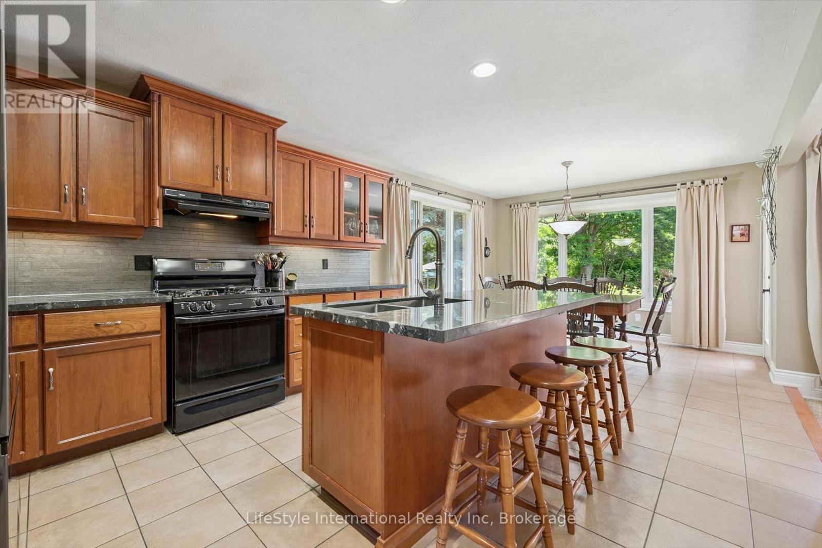 12 OCHS DRIVE - Image 10