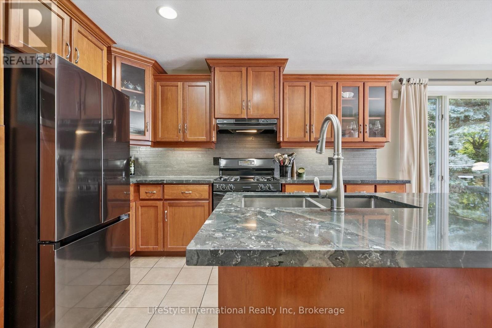 12 OCHS DRIVE - Image 11