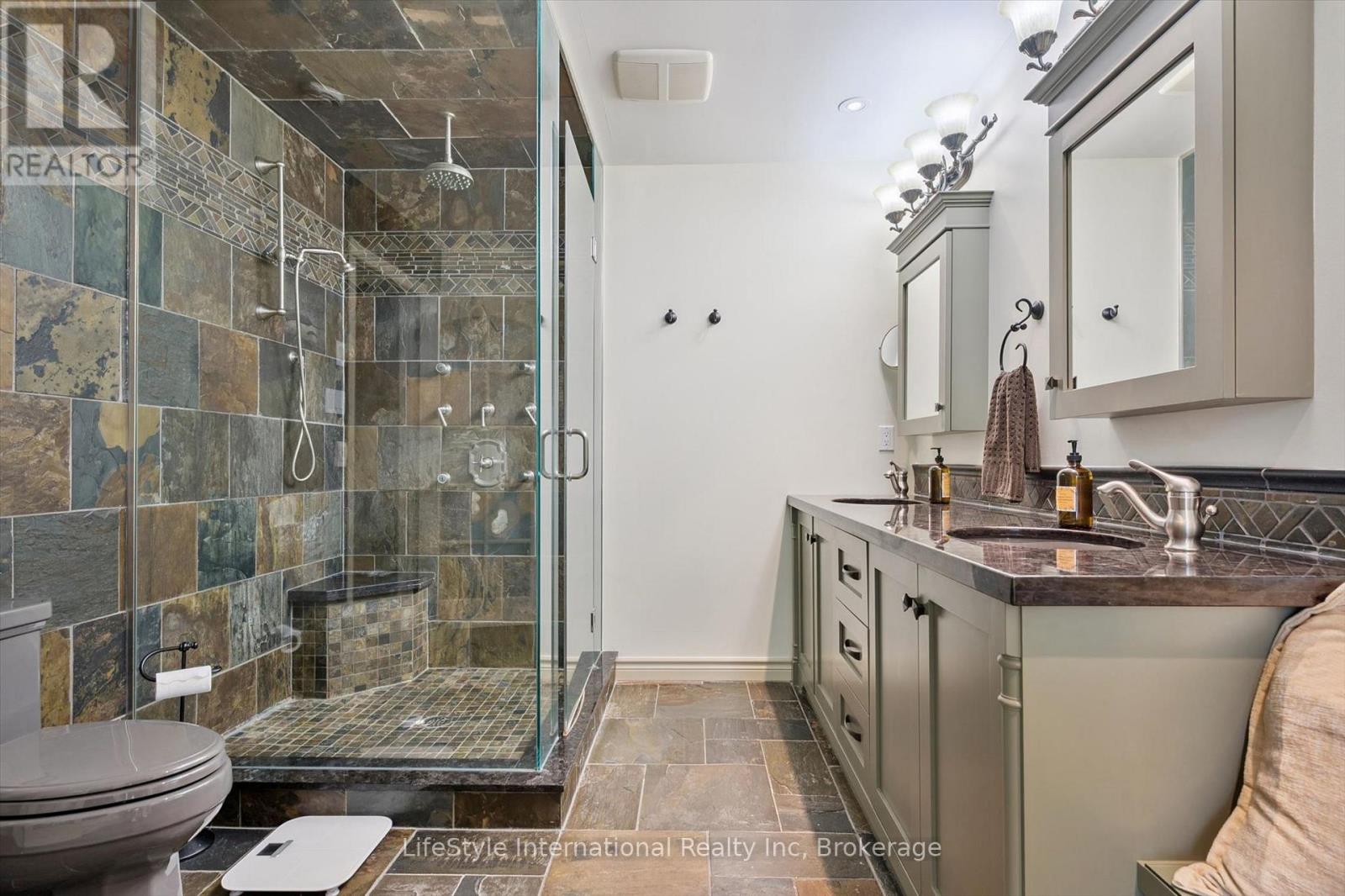 12 OCHS DRIVE - Image 20