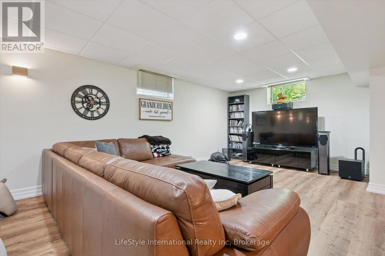 12 OCHS DRIVE - Image 29