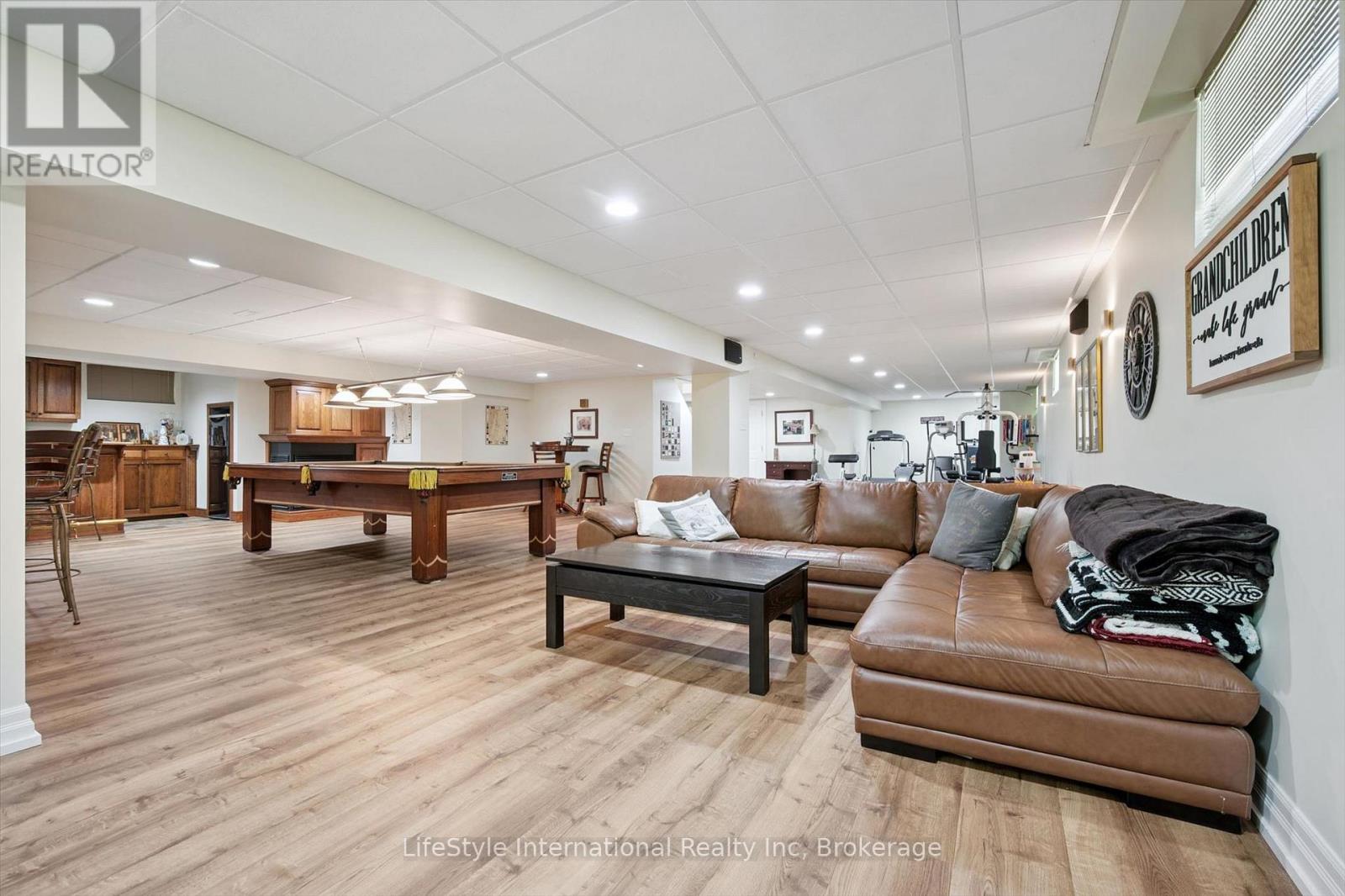 12 OCHS DRIVE - Image 30