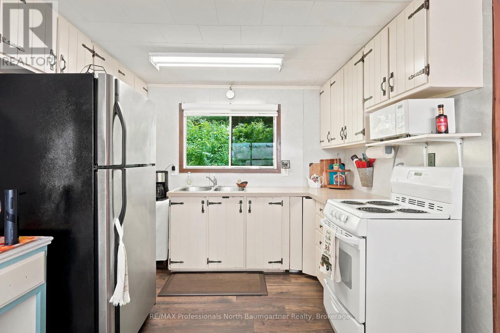 1093 CORYLUS LANE - 15