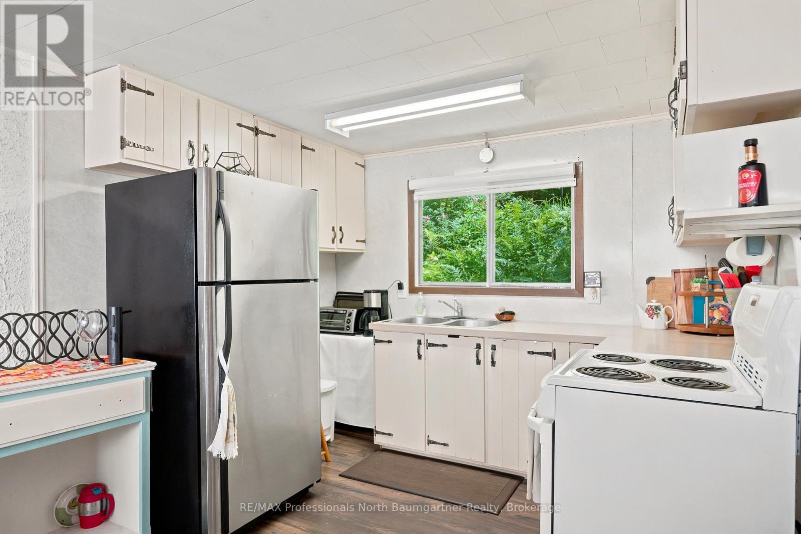 1093 CORYLUS LANE - 16