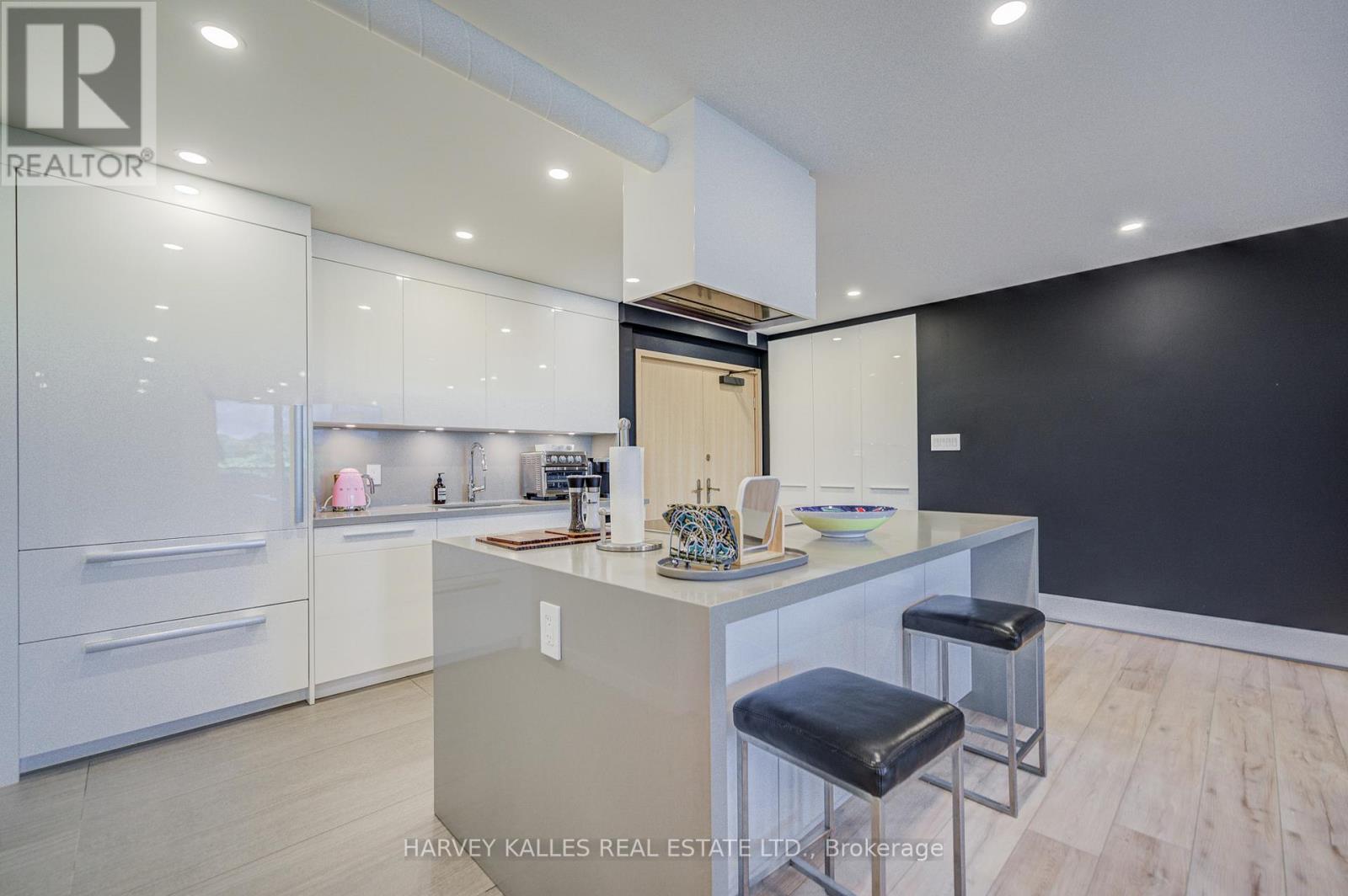 #503 350 LONSDALE ROAD - 10