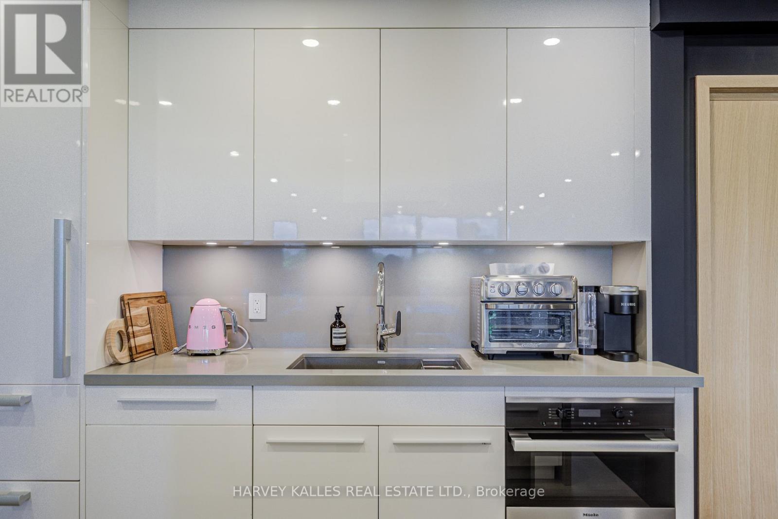 #503 350 LONSDALE ROAD - 11