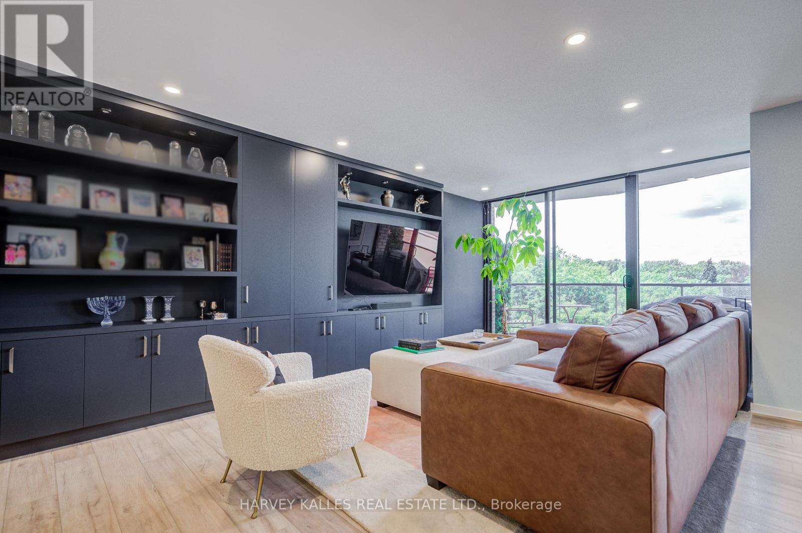 #503 350 LONSDALE ROAD - 15