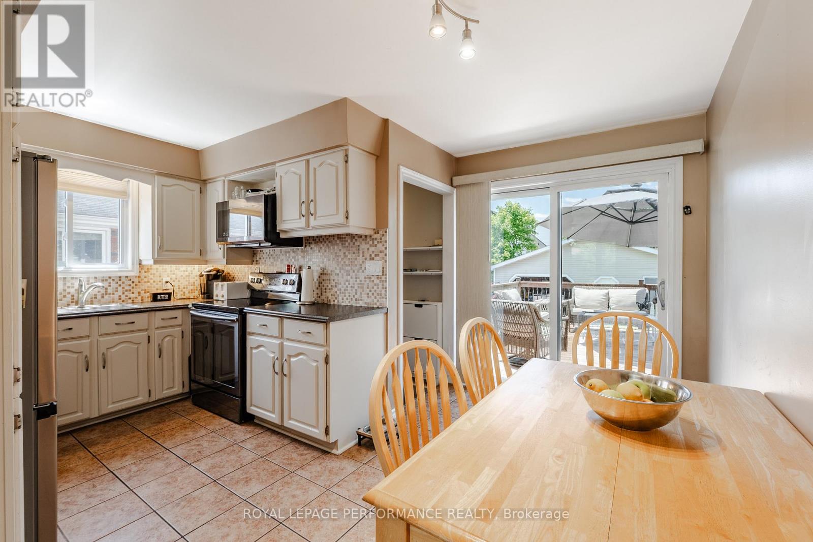 202 SUSAN AVENUE - 12