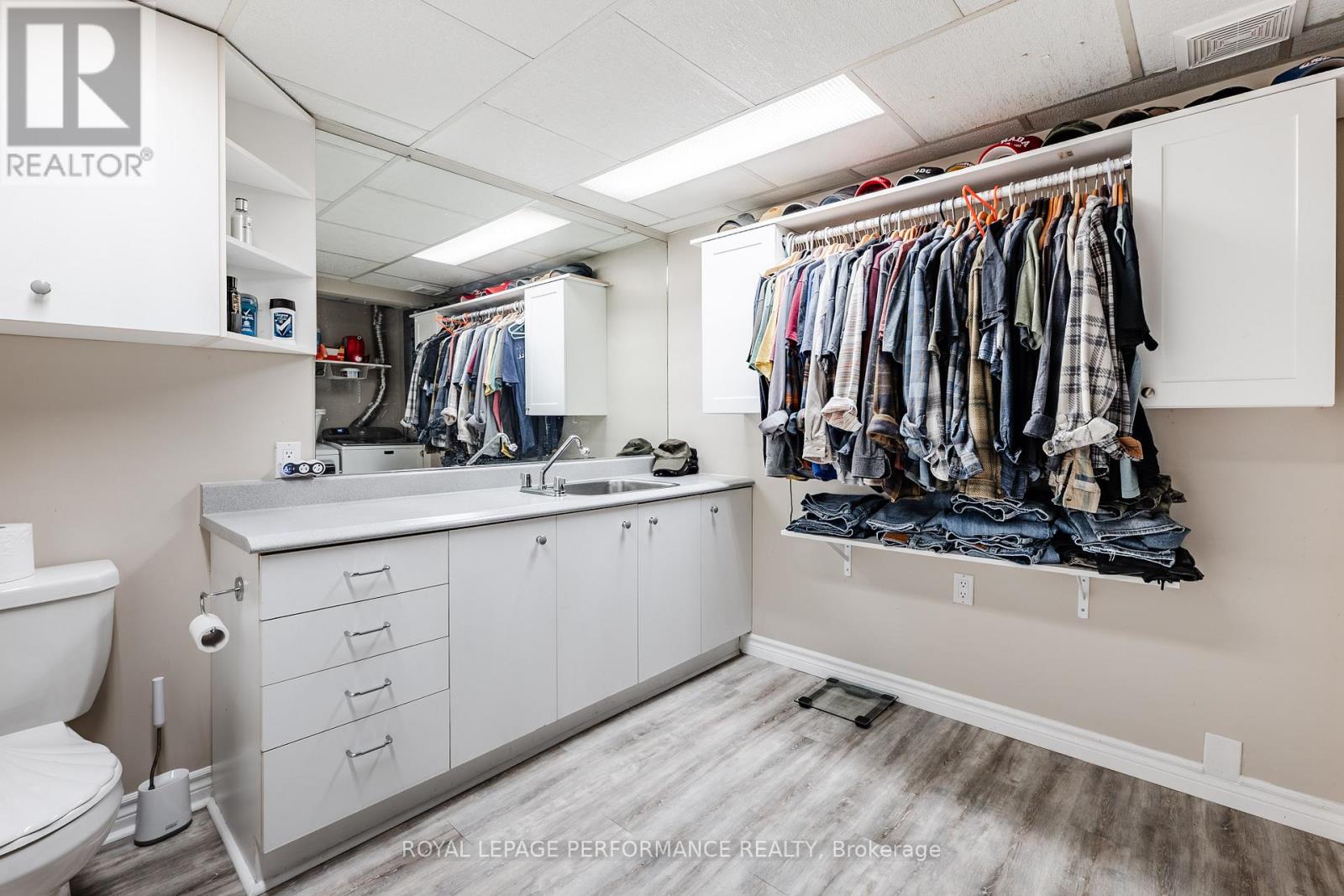 202 SUSAN AVENUE - 29