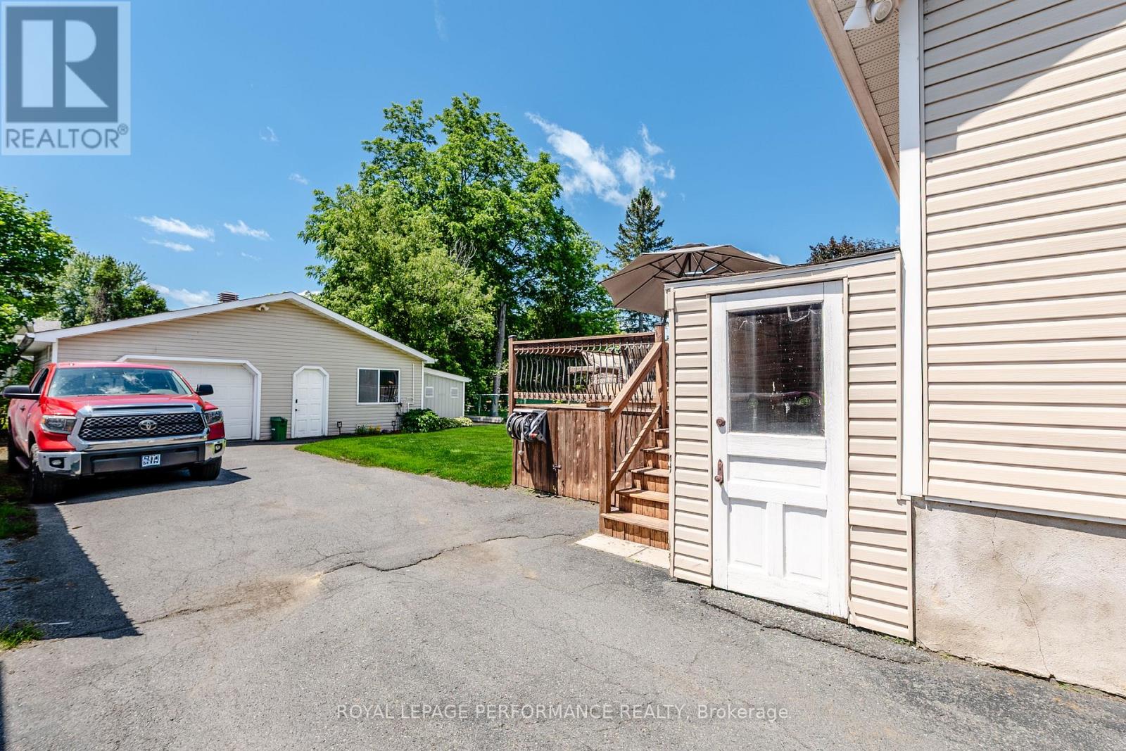 202 SUSAN AVENUE - 32