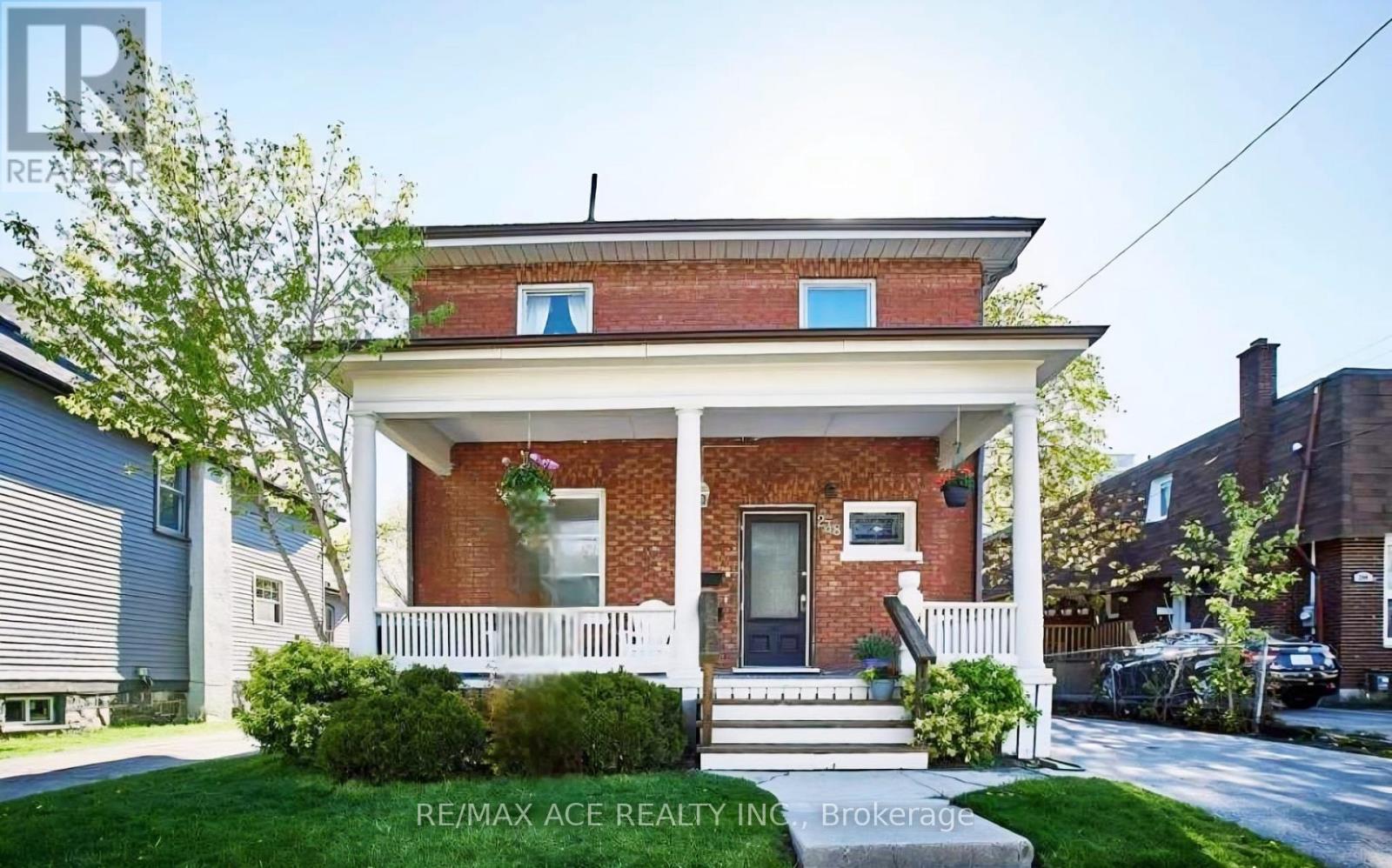 238 MARY STREET N - 1