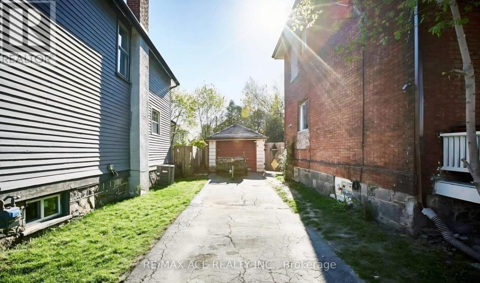 238 MARY STREET N - 5