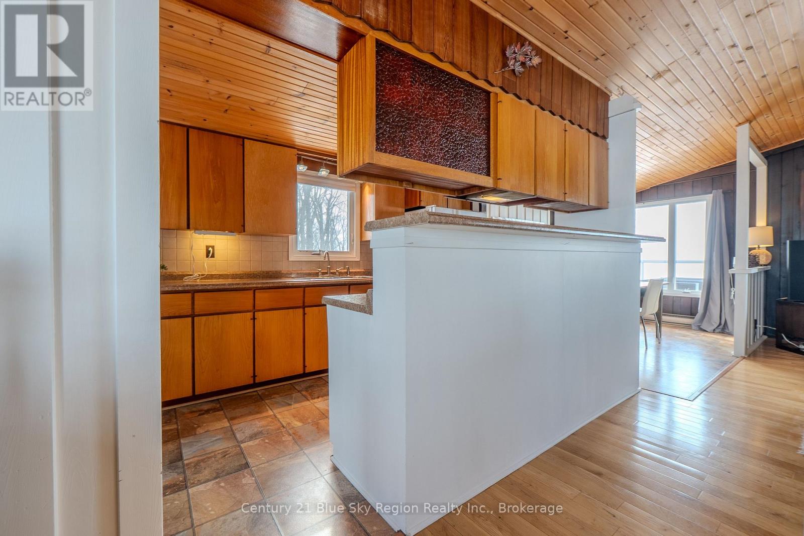 370 MARLEAU ROAD - 8